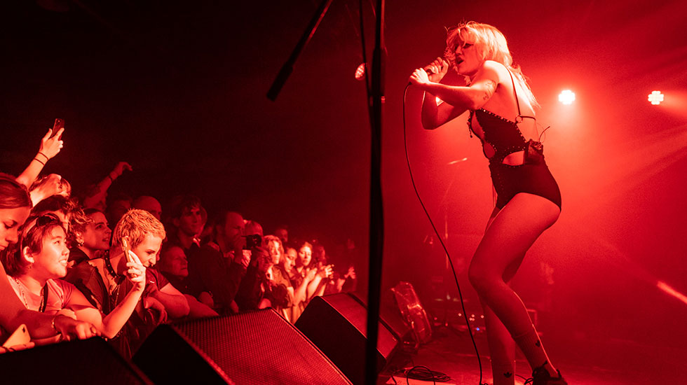 AMYL AND THE SNIFFERS @ Freo.Social gets 8/10